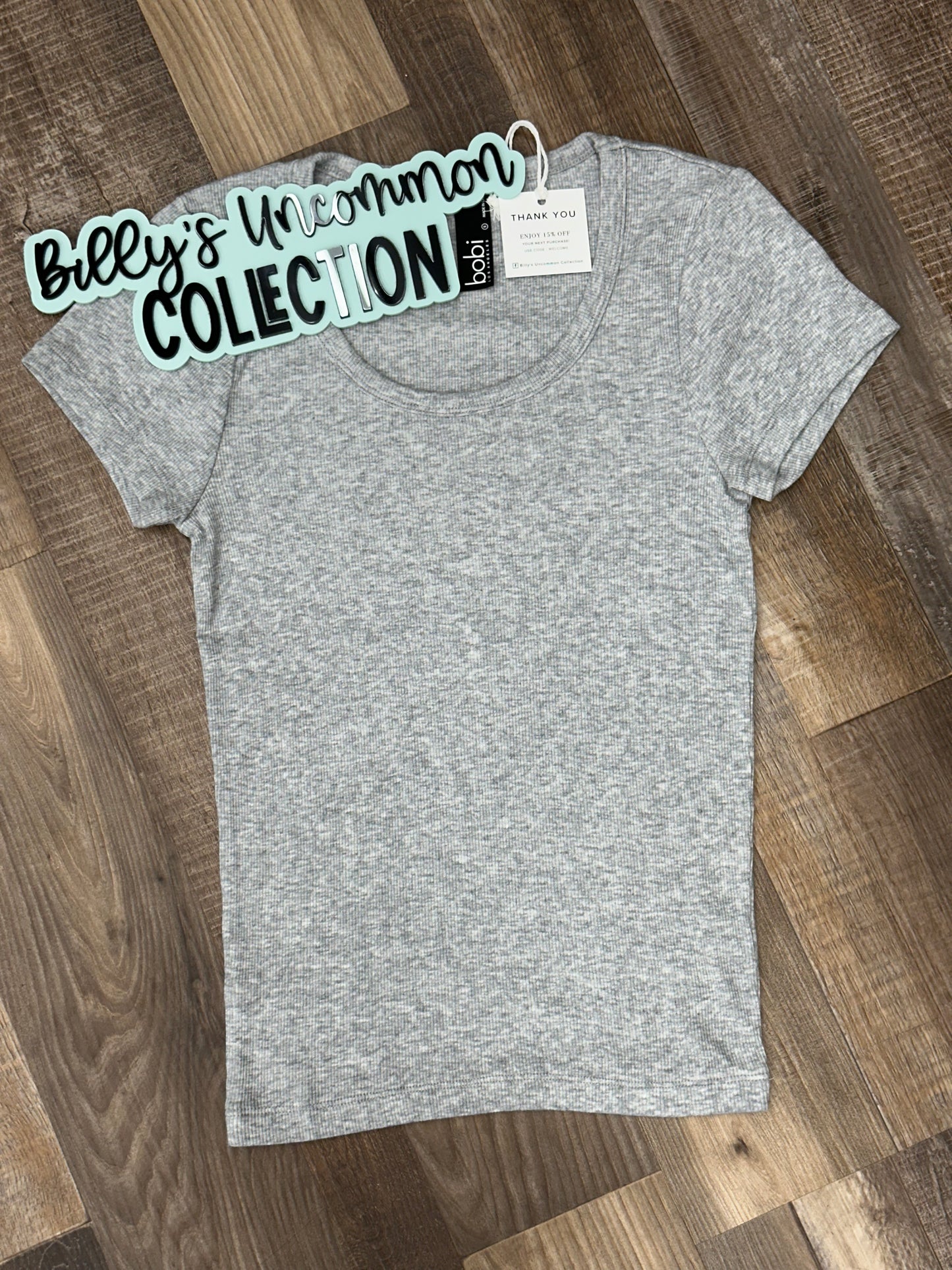 SCOOP NECK FITTED CROP TEE